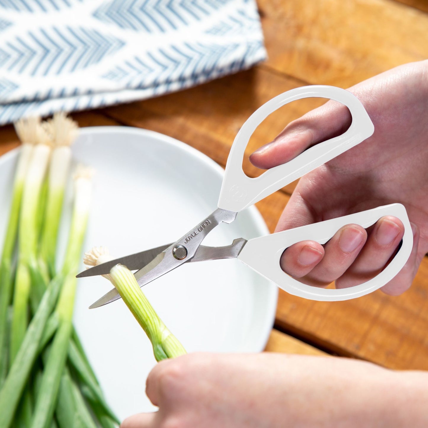 KCHZ09009 - Joyce Chen Original Unlimited Kitchen Scissors with White Handles, 2-Pack