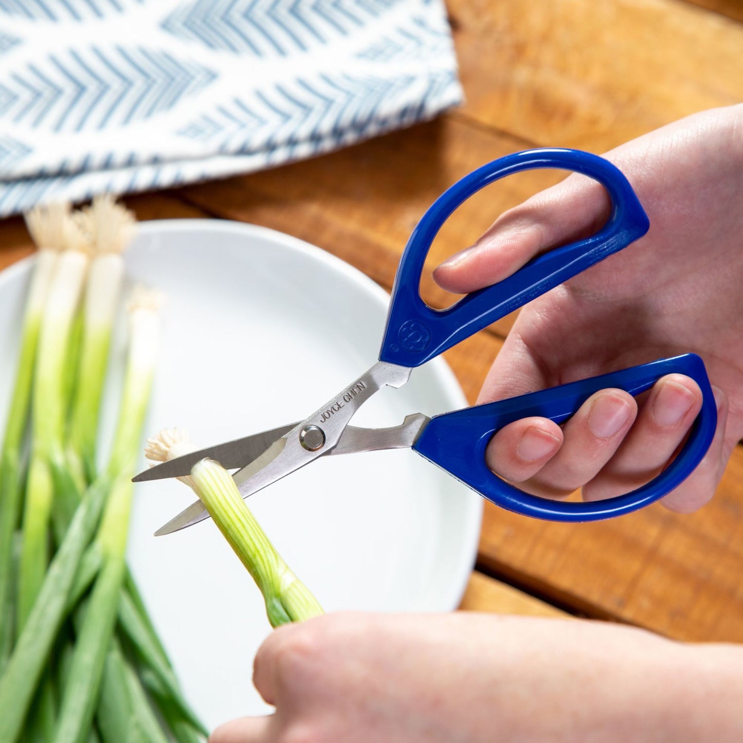 J51-0621 - Joyce Chen Original Unlimited Kitchen Scissors with Blue Handles